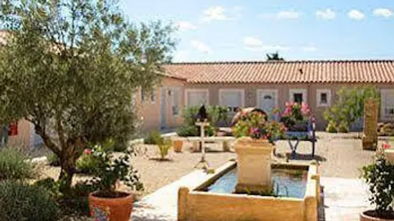 Hôtel et Résidence de la Transhumance | Provence - Alpes - Cote d'Azur - Bouches-du-Rhone (bölge) - Arles (ve civarı) - Saint-Martin-de-Crau