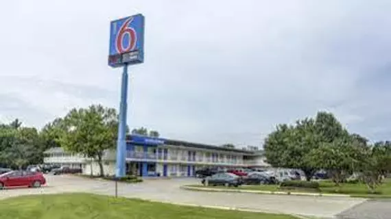 Motel 6 Baton Rouge - Port Allen | Louisiana - Baton Rouge (ve civarı) - Port Allen