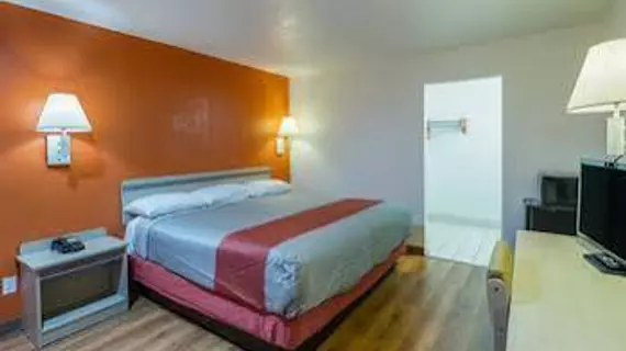 Motel 6 Dallas DeSoto Lancaster | Teksas - Dallas (ve civarı) - Lancaster