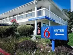 Motel 6 Reno Airport - Sparks | Nevada - Pyramid Lake Kızılderili Bölgesi - Reno (ve civarı) - Sparks