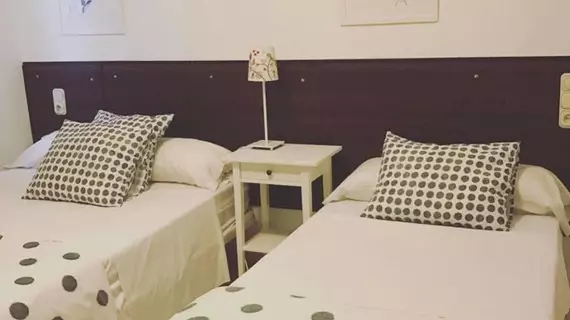 Hostal Berlin | Andalucia - Malaga İli - Marbella - Marbella Seafront Promenade - Marbella Kent Merkezi