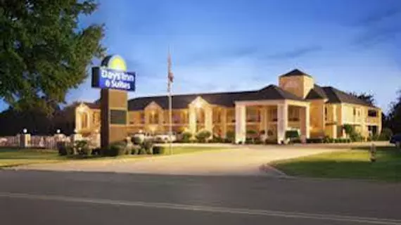 Days Inn and Suites Stuttgart | Arkansas - Hazen (ve civarı) - Stuttgart