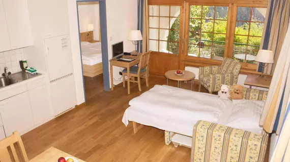 Apart- und Kinderhotel Muchetta | Maloja District - Graubuenden - Wiesen