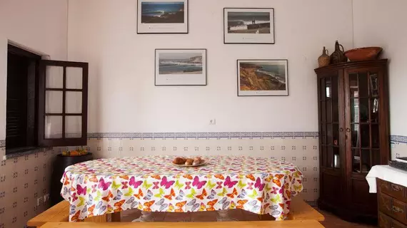 Ericeira Chill Hill Hostel & Private Rooms - Peach Garden | Lizbon Bölgesi - Mafra - Ericeira