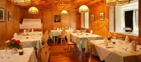 Hotel Gerstl | Trentino-Alto Adige - Güney Tirol (il) - Malles Venosta - Slingia