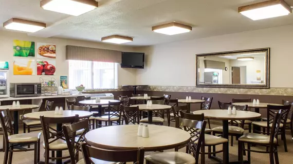 Quality Inn Brandon | Güney Dakota - Sioux Falls (ve civarı) - Brandon