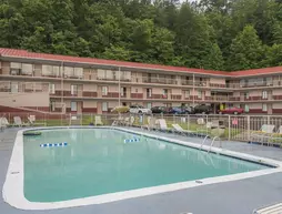 Rodeway Inn on the Parkway | Tennessee - Gatlinburg - Pigeon Forge (ve civarı) - Pigeon Forge