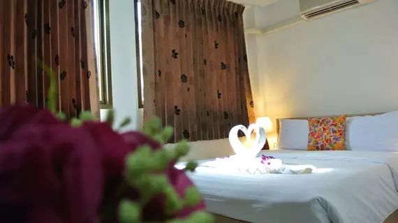 Karon Sunshine Guesthouse & Bar | Phuket (ve civarı) - Thalang