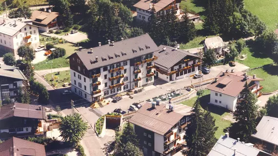 Hotel Serena | Veneto - Belluno (vilayet) - Cortina d'Ampezzo