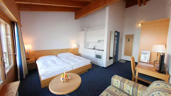 Apart- und Kinderhotel Muchetta | Maloja District - Graubuenden - Wiesen