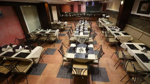 Hotel Silver Cloud | Gujarat - Ahmedabad Bölgesi - Ahmedabad