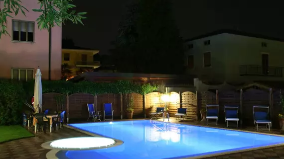 Albergo Al Cacciatore | Lombardy - Brescia (il) - Desenzano del Garda