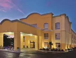 La Quinta Inn & Suites Florence | Güney Karolayna - Florence (ve civarı) - Florence