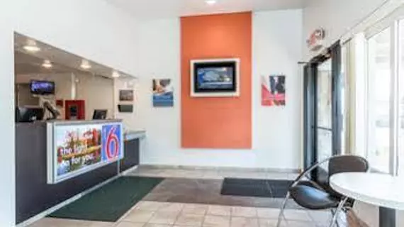 Motel 6 Lansing | Michigan - Lansing (ve civarı) - Lansing