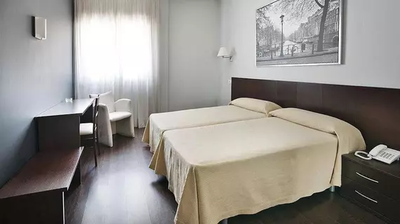 Hotel T-4 | Madrid Özerk Topluluğu - Madrid (ve civarı) - Paracuellos de Jarama