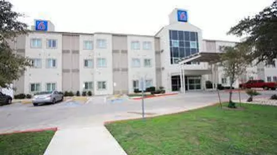 Motel 6 San Antonio Tx | Teksas - San Antonio (ve civarı) - San Antonio - Kuzey San Antonio - SAT Havalimanı