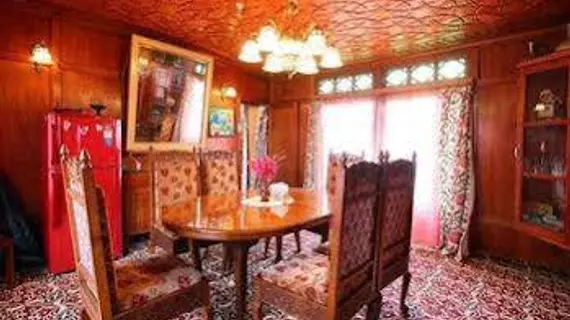 Houseboat Lily of Nageen | Cammu ve Keşmir - Srinagar (ve civarı) - Gulmarg - Nagīn Bāgh