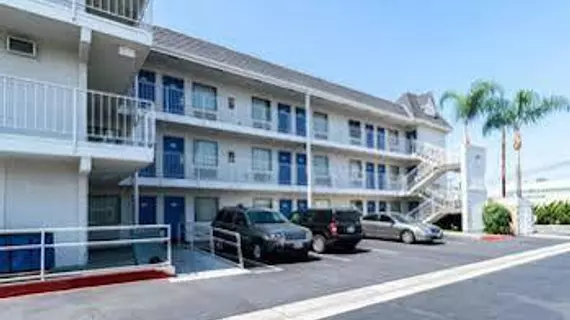 Motel 6 Anaheim - Fullerton East | Kaliforniya - Orange County - Anaheim