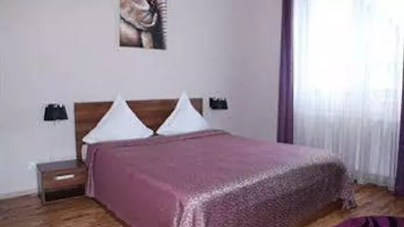 Twins Apart Hotel | Brasov