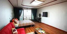 Jeju Pearlfarm Pension | Jeju Adası - Seogwipo - Daejeong - Andeok