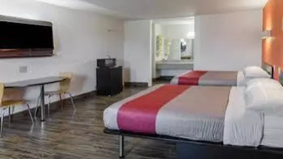 Motel 6 Staunton | Virginia - Staunton (ve civarı) - Staunton