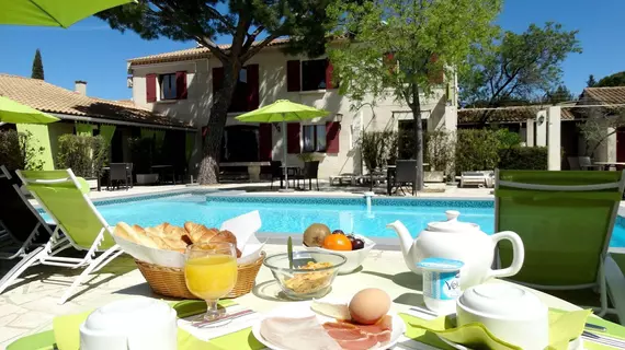 Hôtel Le Mas Des Amandiers | Provence - Alpes - Cote d'Azur - Bouches-du-Rhone (bölge) - St.-Remy-de-Provence (ve civarı) - Graveson