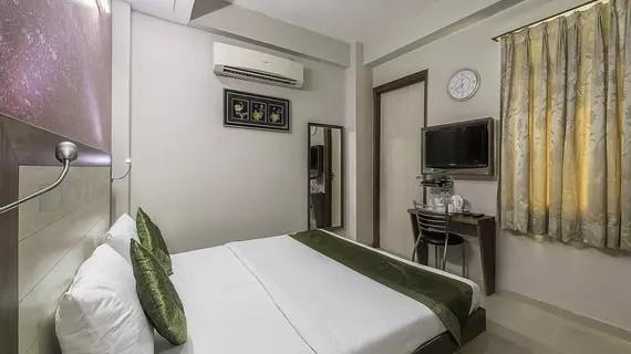 Hotel Rockwell Plaza | Batı Delhi - Ulusal Eyalet Başkenti Delhi - Delhi (ve civarı) - Yeni Delhi - Karol Bagh