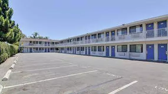 Motel 6 Santa Barbara - Goleta | Kaliforniya - Santa Barbara (ve civarı) - Goleta