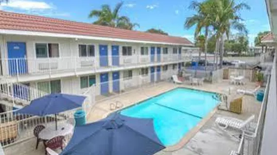 Motel 6 Costa Mesa | Kaliforniya - Orange County - Costa Mesa