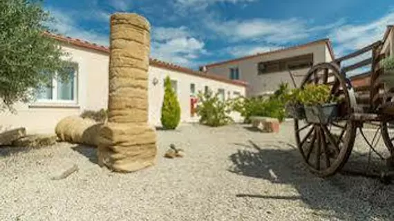 Hôtel et Résidence de la Transhumance | Provence - Alpes - Cote d'Azur - Bouches-du-Rhone (bölge) - Arles (ve civarı) - Saint-Martin-de-Crau