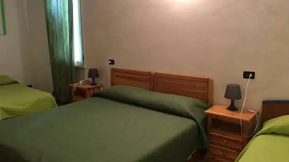 Albergo Quattro Pini | Lombardy - Brescia (il) - Pozzolengo