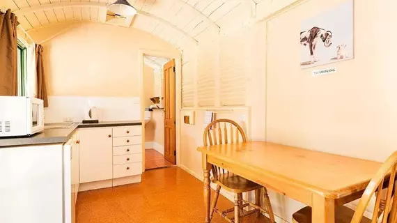 Dunsborough Rail Carriages & Farm Cottages | Batı Avustralya - Quindalup