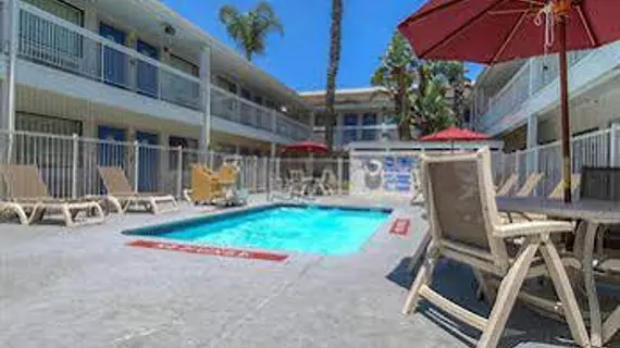 Motel 6 Santa Ana | Kaliforniya - Orange County - Santa Ana