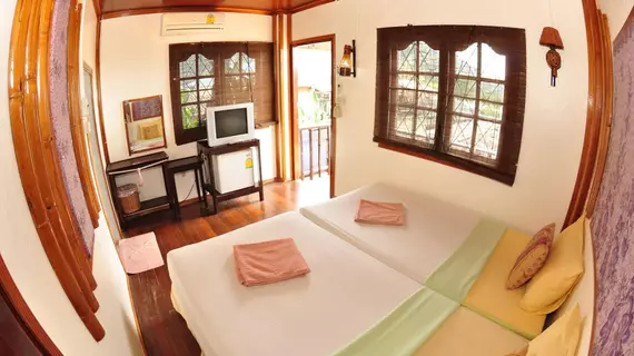 Phi Phi October Guesthouse | Krabi İli - Ko Phi Phi