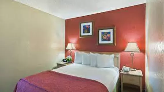 Oxford Inn & Suites Lancaster | Kaliforniya - Los Angeles County - Lancaster (ve civarı)