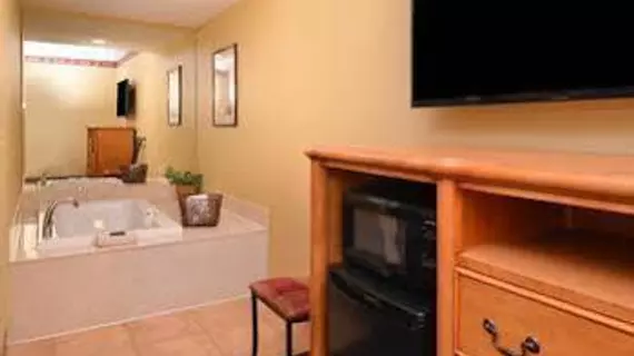 Country Hearth Inn & Suites Edwardsville | Missouri - St. Louis (ve civarı) - Edwardsville