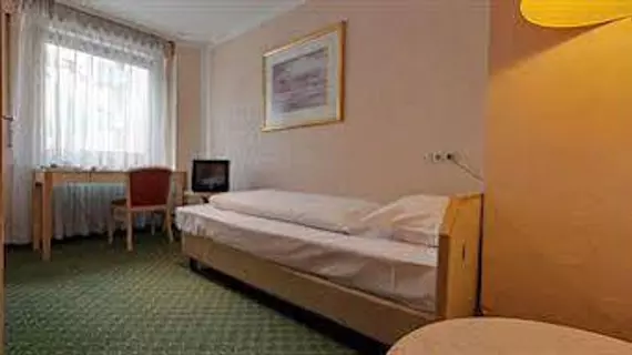 Hotel Mack | Baden-Wuerttemberg - Rems-Murr-Kreis - Stuttgart (ve civarı) - Stuttgart - Heilbronner Straße