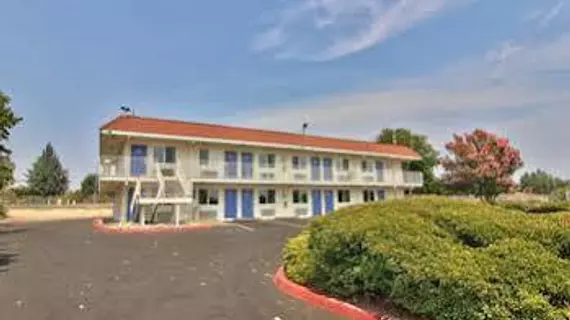 Motel 6 Sacramento North | Kaliforniya - Sacramento (ve civarı) - Sacramento