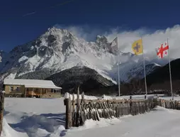 Grand Hotel Ushba | Samegrelo-Zemo Svaneti - Mestia - Mazeri