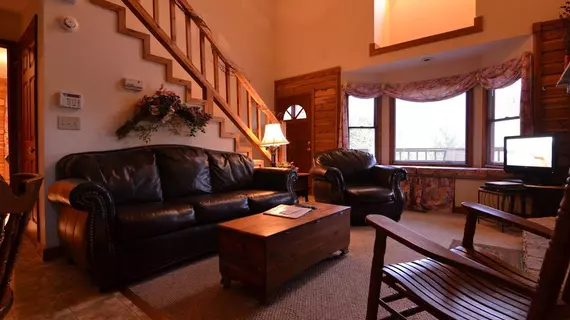 Honeymoon Hills Cabin Rentals | Tennessee - Gatlinburg - Pigeon Forge (ve civarı) - Gatlinburg