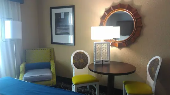 Holiday Inn Express & Suites Kansas City Airport | Missouri - Kansas City (ve civarı) - Kansas