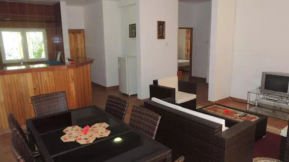 Reef Holiday Apartments | Seyşeller - Mahe Adası - Anse aux Pins