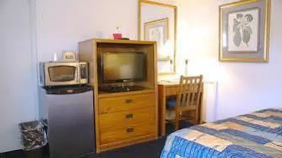 Budget Host Travelers Motel | Virginia - İskenderiye - Huntington