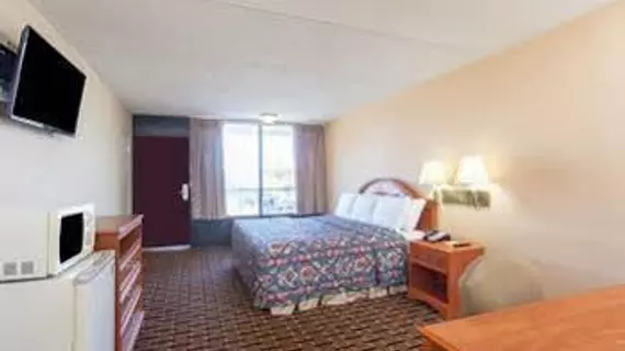 Travelodge Inn & Suites | Tennessee - Gatlinburg - Pigeon Forge (ve civarı) - Pigeon Forge