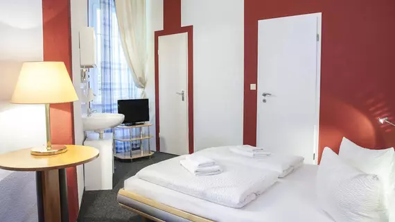 Hotel-Pension Insor | Berlin (ve civarı) - Friedrichshain-Kreuzberg - Friedrichshain