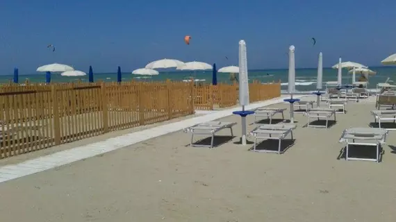 Camping Villaggio Cortina | Marche - Ancona (vilayet) - Senigallia