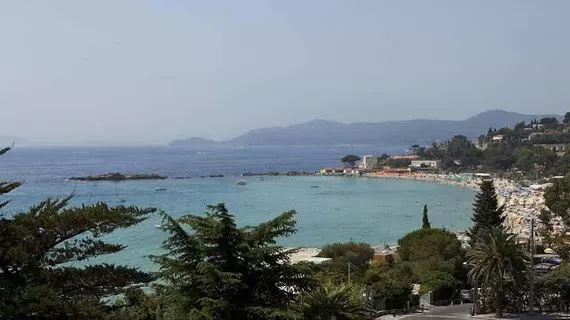 Logis Hotel Belle Vue | Provence - Alpes - Cote d'Azur - Var - Toulon - Hyeres (ve civarı) - Le Lavandou