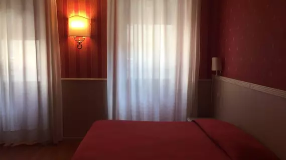 Hotel Garda | Lombardy - Milano (ve civarı) - Milano - Merkez İstasyonu