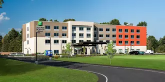 Holiday Inn Express and Suites Queensbury Lake George Area