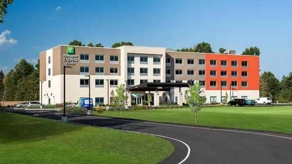 Holiday Inn Express and Suites Queensbury Lake George Area | New York - George Gölü (ve civarı) - Queensbury